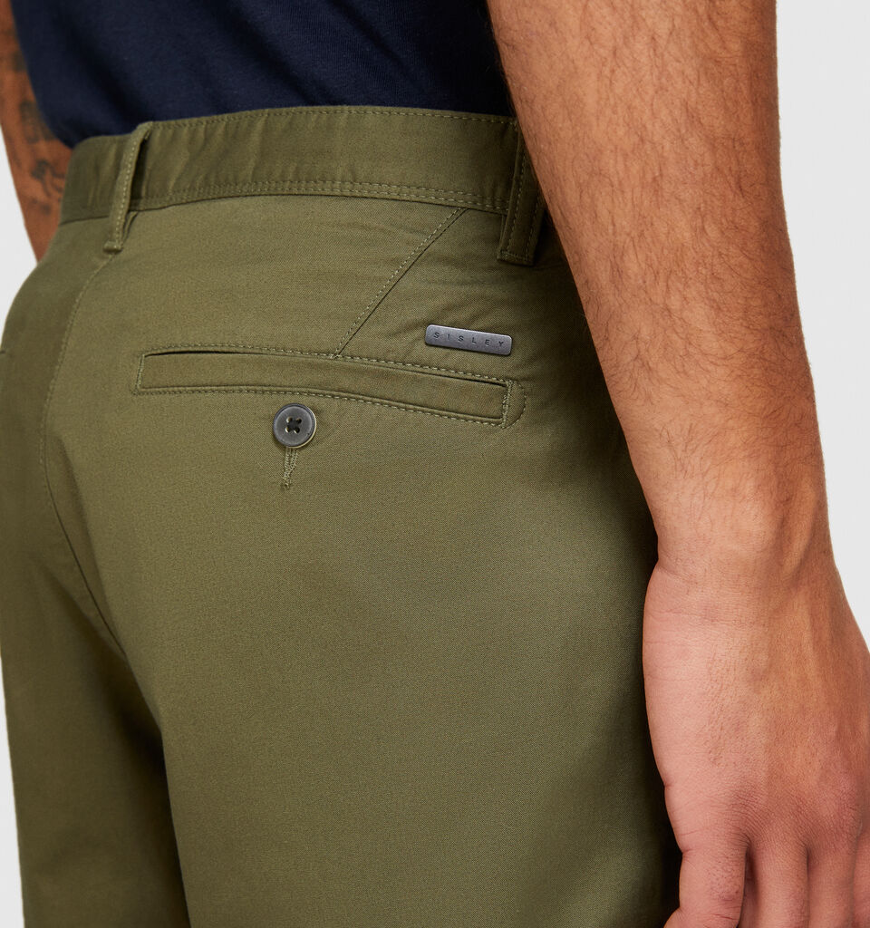 Slim fit bermudas - men's slim fit trousers - Military Green | Sisley image number 5
